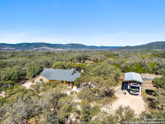 381 Camino Primero Leakey, TX 78873