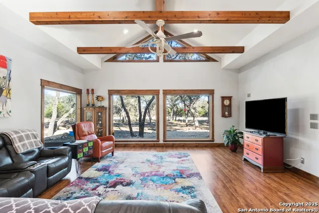 381 Camino Primero Leakey, TX 78873