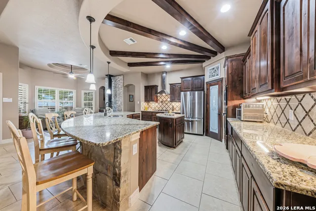 128 Bucks Ln La Vernia, TX 78121