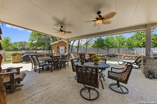 128 Bucks Ln La Vernia, TX 78121