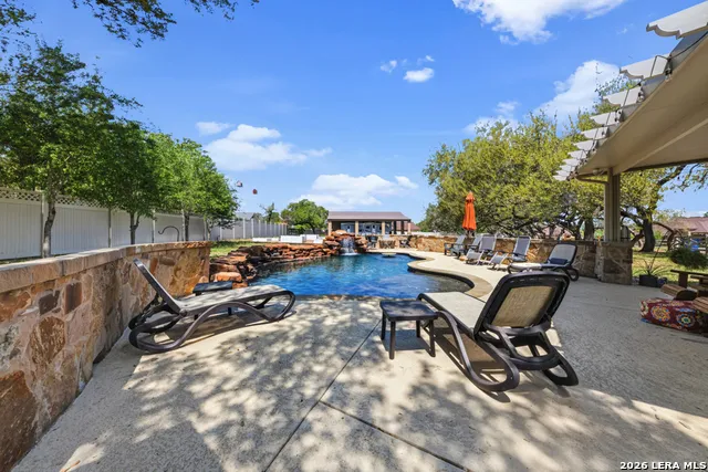 128 Bucks Ln La Vernia, TX 78121