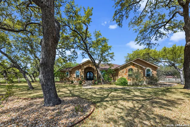 128 Bucks Ln La Vernia, TX 78121