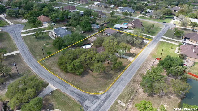 128 Bucks Ln La Vernia, TX 78121