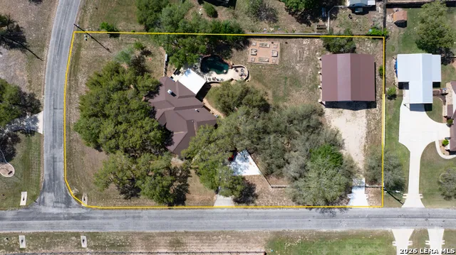 128 Bucks Ln La Vernia, TX 78121