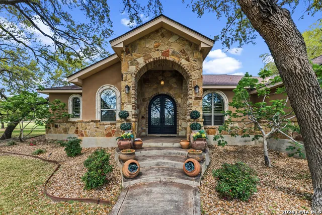 128 Bucks Ln La Vernia, TX 78121