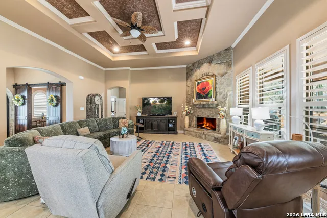 128 Bucks Ln La Vernia, TX 78121