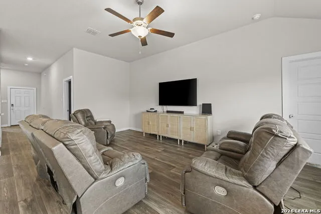 5403 PEARL VLY San Antonio, TX 78242
