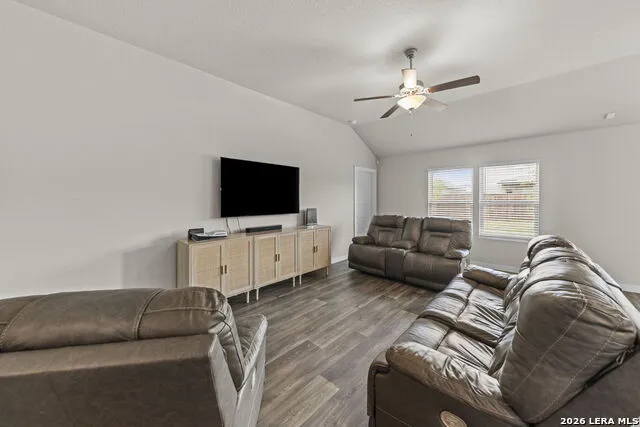 5403 PEARL VLY San Antonio, TX 78242