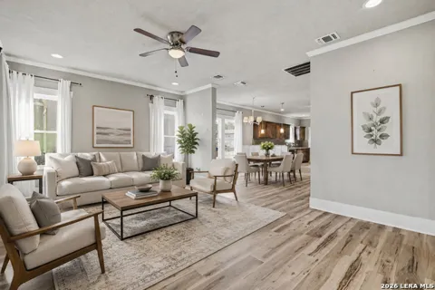 1629 W woodlawn