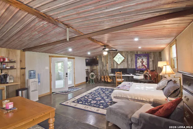 702 E Schubert Fredericksburg, TX 78624