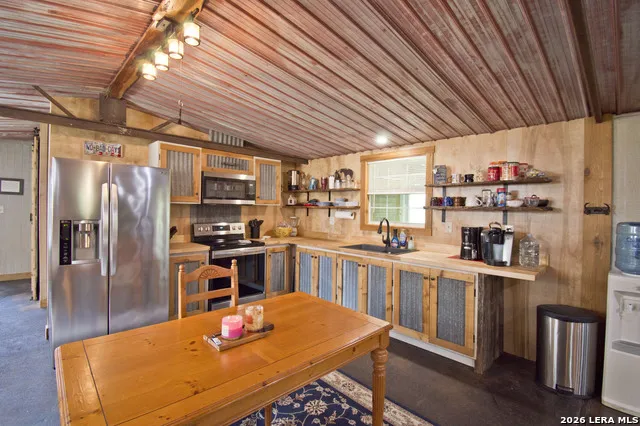 702 E Schubert Fredericksburg, TX 78624