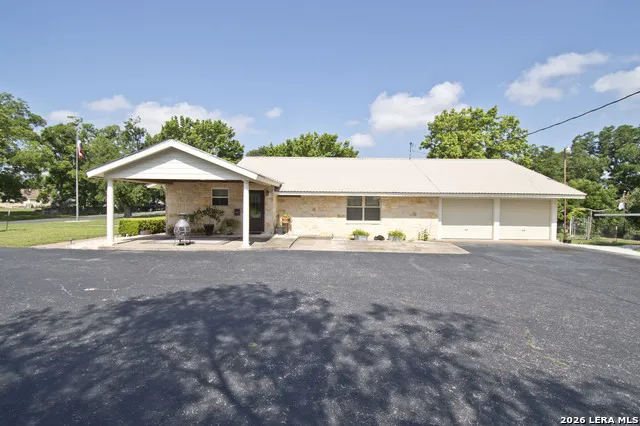 702 E Schubert Fredericksburg, TX 78624