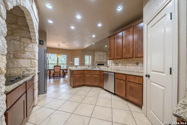 374 W County Road 2481 Hondo, TX 78861