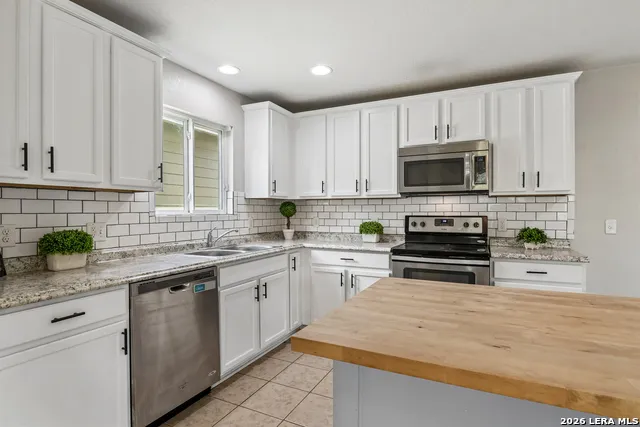 10127 ROUND RDG San Antonio, TX 78254