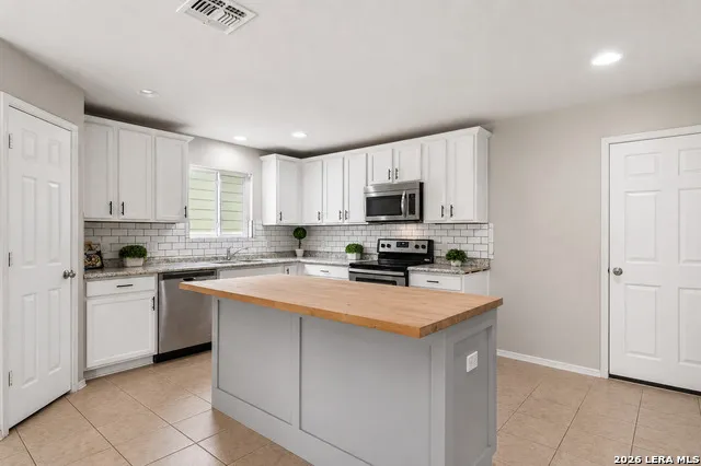 10127 ROUND RDG San Antonio, TX 78254