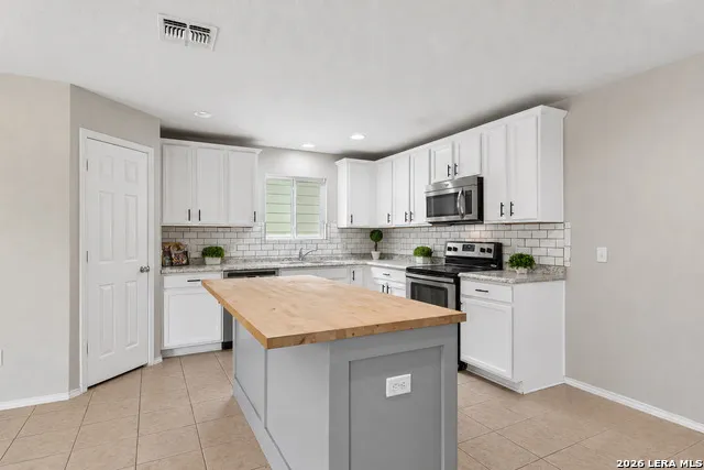 10127 ROUND RDG San Antonio, TX 78254