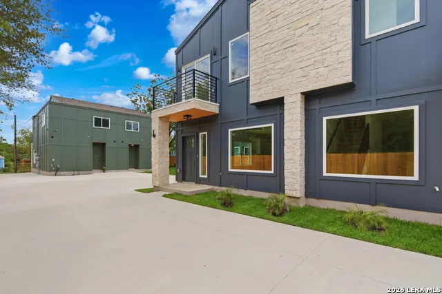 2111 VIRGINIA BLVD San Antonio, TX 78203