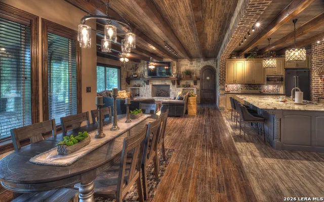 200 Skippin Stone Ln Concan, TX 78838
