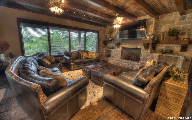 200 Skippin Stone Ln Concan, TX 78838