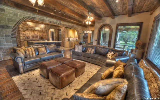 200 Skippin Stone Ln Concan, TX 78838