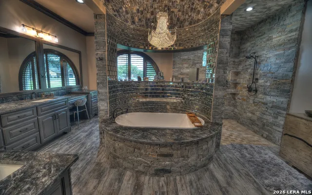 200 Skippin Stone Ln Concan, TX 78838