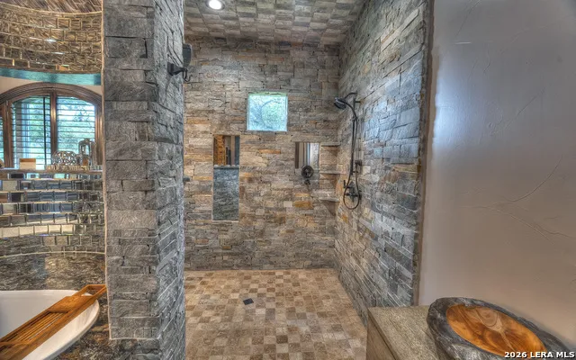 200 Skippin Stone Ln Concan, TX 78838