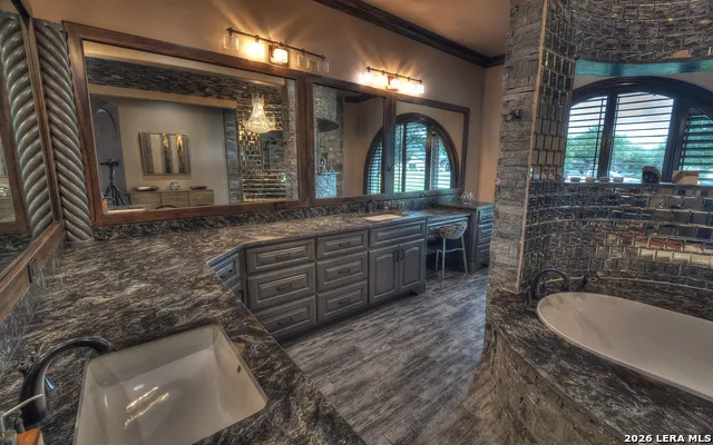 200 Skippin Stone Ln Concan, TX 78838