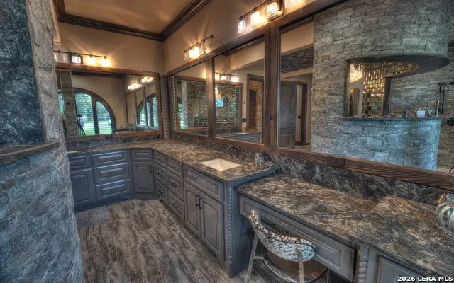 200 Skippin Stone Ln Concan, TX 78838