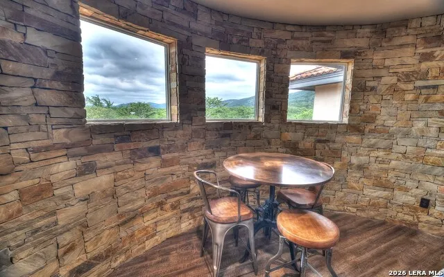 200 Skippin Stone Ln Concan, TX 78838