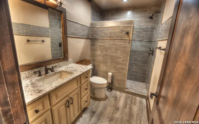 200 Skippin Stone Ln Concan, TX 78838