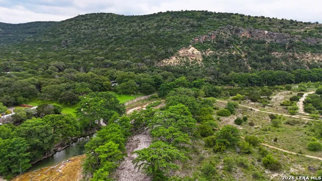200 Skippin Stone Ln Concan, TX 78838