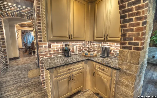 200 Skippin Stone Ln Concan, TX 78838