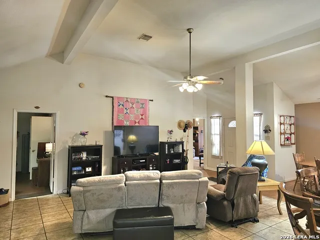 214 CHERRY RDG Floresville, TX 78114