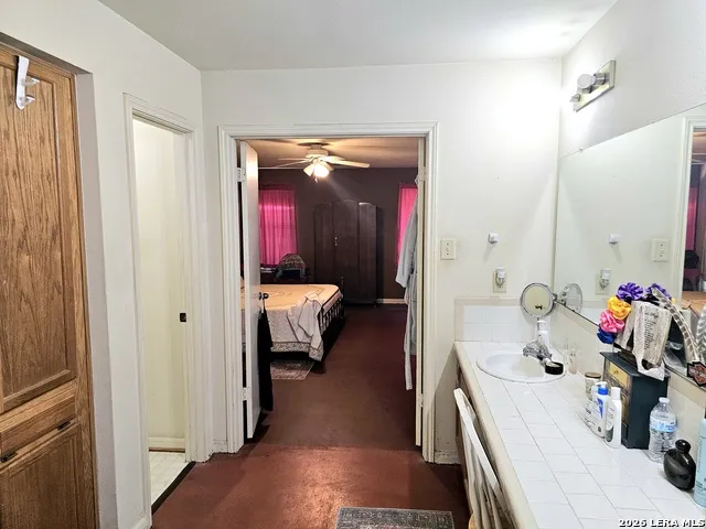 214 CHERRY RDG Floresville, TX 78114