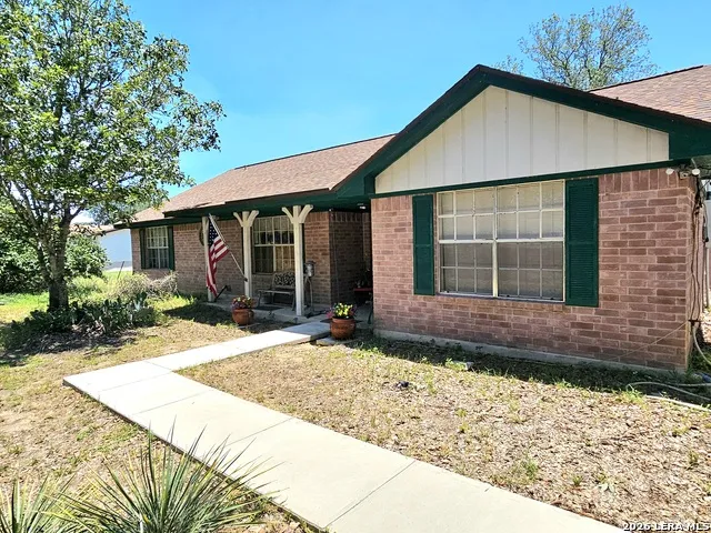214 CHERRY RDG Floresville, TX 78114