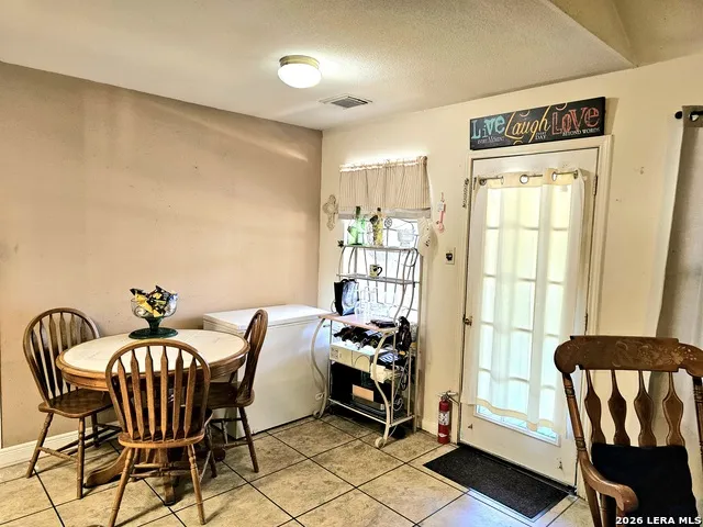 214 CHERRY RDG Floresville, TX 78114