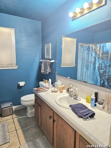 214 CHERRY RDG Floresville, TX 78114