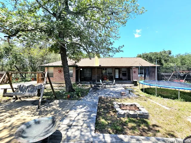 214 CHERRY RDG Floresville, TX 78114