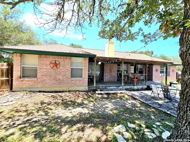 214 CHERRY RDG Floresville, TX 78114