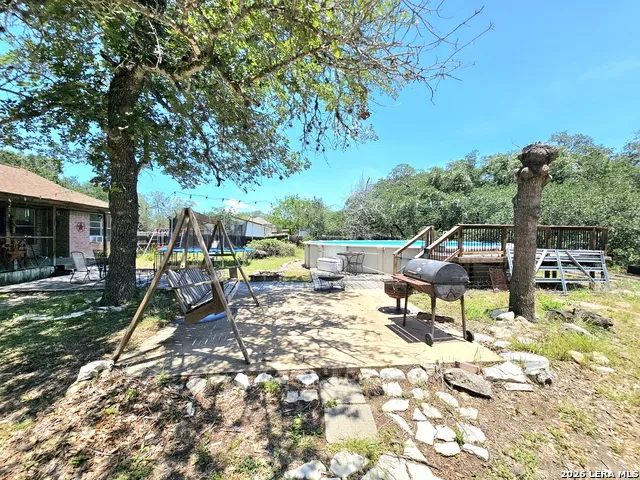 214 CHERRY RDG Floresville, TX 78114