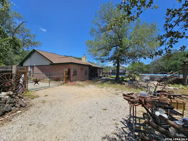 214 CHERRY RDG Floresville, TX 78114