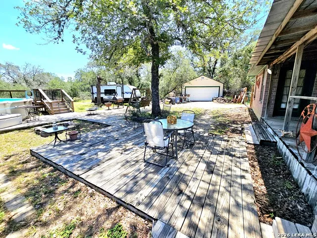 214 CHERRY RDG Floresville, TX 78114