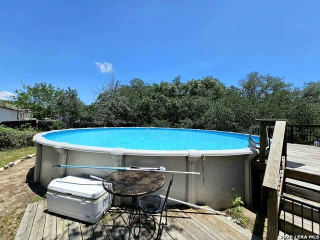 214 CHERRY RDG Floresville, TX 78114