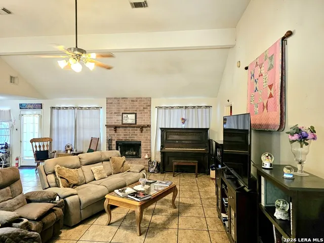 214 CHERRY RDG Floresville, TX 78114