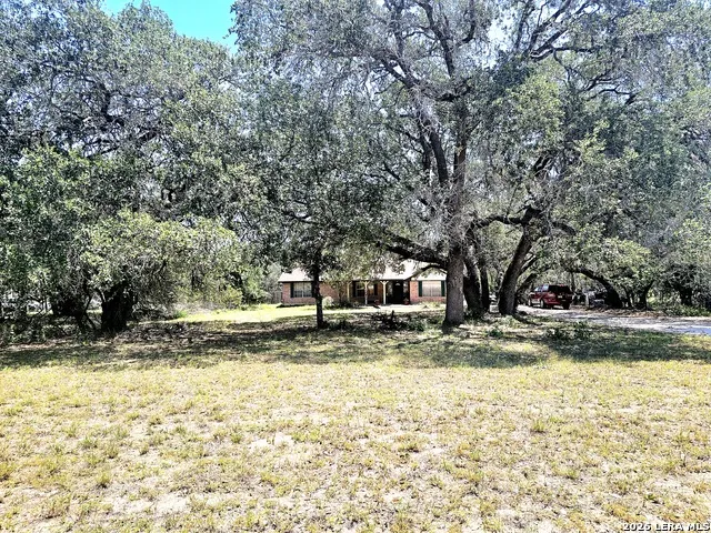 214 CHERRY RDG Floresville, TX 78114