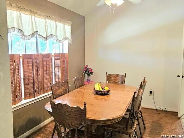 214 CHERRY RDG Floresville, TX 78114