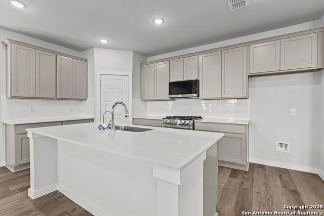 6571 Bufflehead Bend Leon Valley, TX 78240