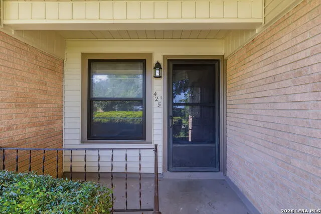425 E Wright Blvd Universal City, TX 78148