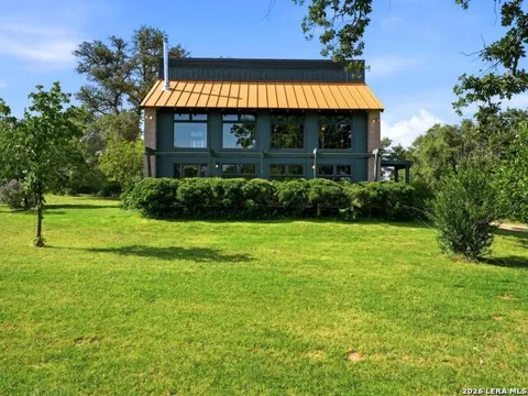 213 Cardinal Ln