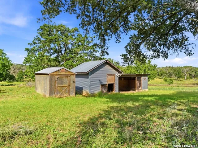213 Cardinal Ln Fredericksburg, TX 78624